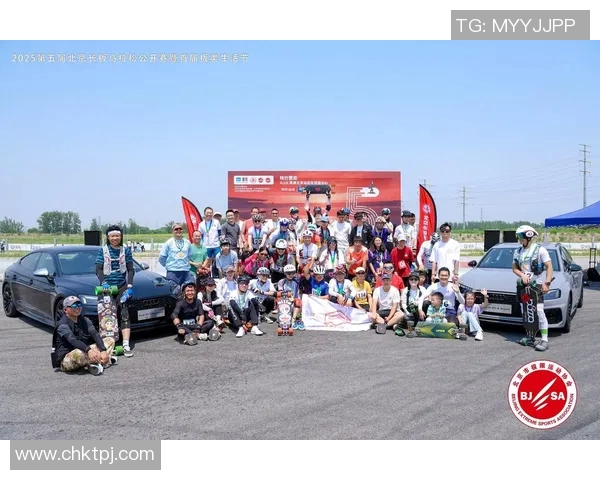 深圳城市马拉松点评:滑板队技术表现与城市活力的完美结合 深圳城市马拉松点评:滑板队技术表现与城市活力的完美结合