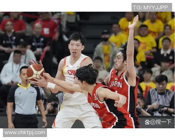 台北男篮与香港男篮激战正酣争夺篮球赛场荣耀与胜利