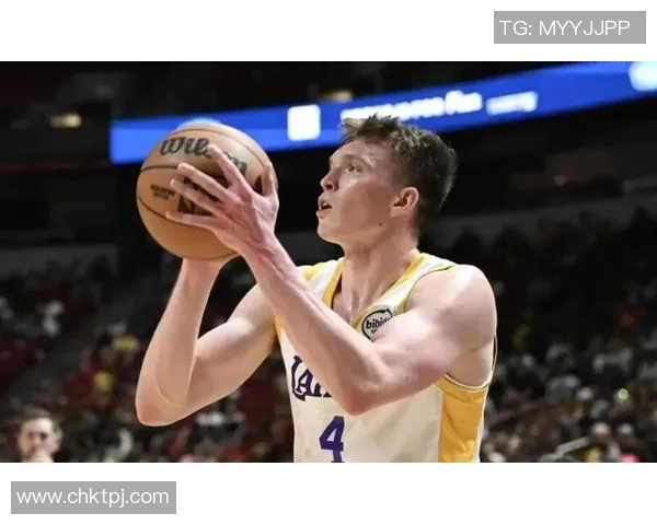 马尚布鲁克斯的篮球之路与成就探索：从新秀到明星的蜕变历程