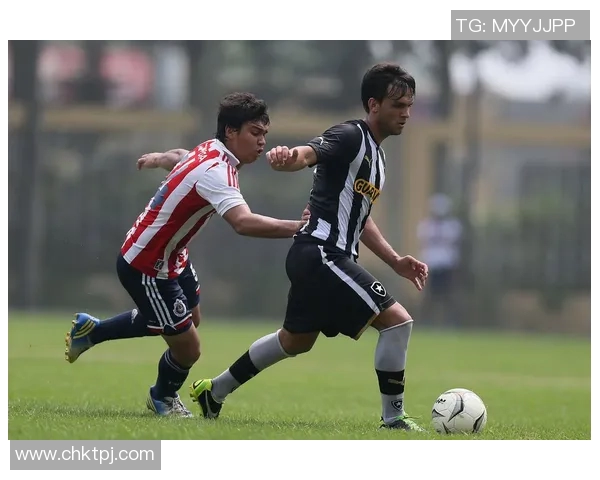 理文足球队与南区足球会激战正酣争夺联赛荣耀的精彩对决