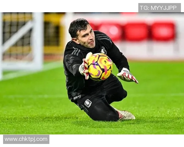 马丁内斯的传奇旅程从足球场到人生舞台的精彩瞬间 马丁内斯的传奇旅程从足球场到人生舞台的精彩瞬间